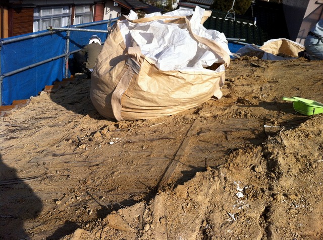 既存の土を撤去